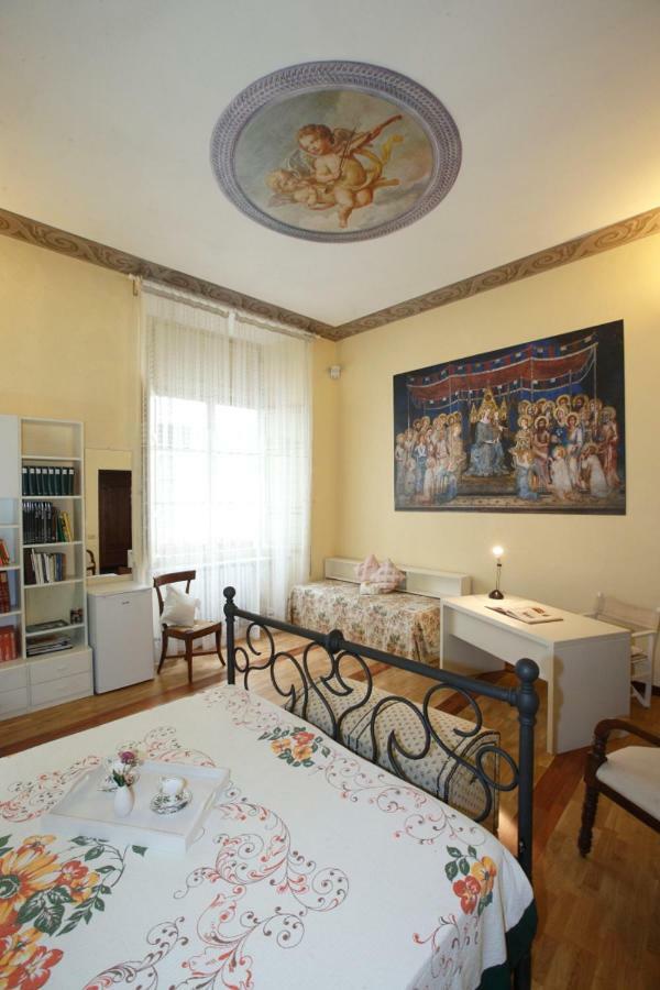 Residenza D'Epoca Montanini Bed and Breakfast Siena Eksteriør billede